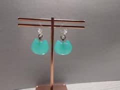 No 283 猫ノンホール樹脂ピアス　レジン製　グリーン系製のサムネイル