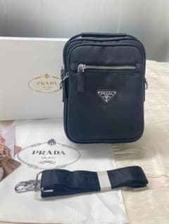 非売品 PRADA ショルダーバッグ カメラバッグ VIP @*11 非売品 PRADA ショルダーバッグ カメラバッグ VIP @20 - メルカリ