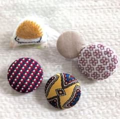 ハンドメイド ブローチ くるみボタン まとめ売り 4点セットのサムネイル