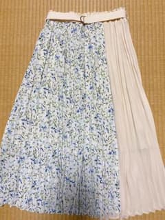 値下げ中❗️MAJESTIC LEGON プリーツ花柄スカートのサムネイル