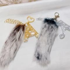 ☆選べる☆イニシャルキーホルダー☆チャーム☆ラビットファー☆のサムネイル
