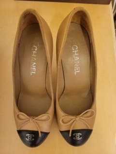 CHANEL シャネル バイカラー パンプス ベージュ ブラックのサムネイル