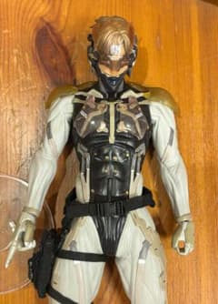 メタルギアソリッド 4 雷電　RAH メディコム・トイ　（箱なし） メタルギアソリッド 4 雷電 RAH メディコム・トイ （箱なし） - メルカリ