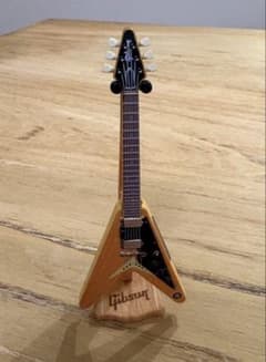 未開封】Gibson ミニチュア コレクション Flying V ギター - メルカリ
