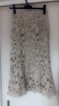 Snidel 刺繍入りベージュタイトスカートのサムネイル