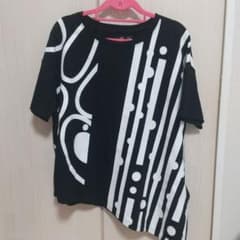 ♡変形♡モノトーン♡Tシャツのサムネイル