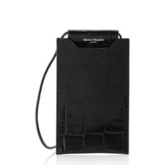 ☆ Maison Margiela 型押しスマホショルダー ブラック ☆ - メルカリ
