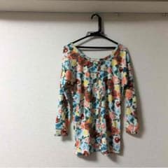 花柄のカットソーのサムネイル