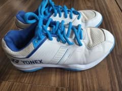 YONEX　バドミントンシューズ　2ヶ月しか履いてないのサムネイル