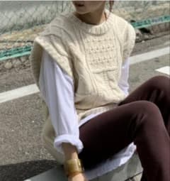 美品TODAYFUL ケーブルニットベストのサムネイル