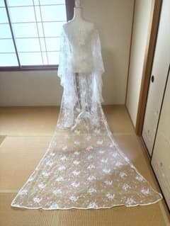 ゴージャスな金孔雀 刺繍 色打掛 白無垢 金色の孔雀 結婚式 花嫁 白系