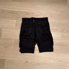 EMPORIO ARMANI ブラックショートパンツ 42のサムネイル