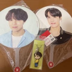 BTS J-HOPE うちわ 2枚 KEYRING - メルカリ