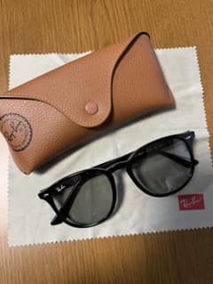 美品　RayBanレイバンRB4259F 601/87のサムネイル