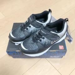 未使用新品★UNLIMITIVスニーカーのサムネイル