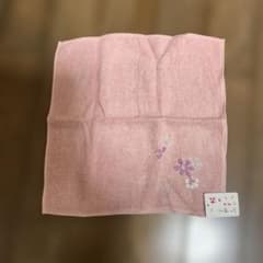 絹のタオルハンカチ 桜刺繍 ピンク 宇野千代 - メルカリ