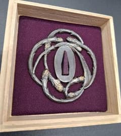 鉄地土筆透かし鍔 つくし 鐔 日本刀 刀 刀装具 時代物 真剣 居合い 古美術 鉄地土筆透かし鍔 つくし 鐔 日本刀 刀 刀装具 時代物 真剣