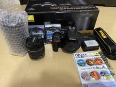 Nikon D5600 デジタル一眼レフ ダブルズームキット　おまけ付きのサムネイル