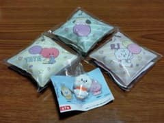 くら寿司☓BT21 コラボ クッション型チャーム TATA CHIMMY RJのサムネイル