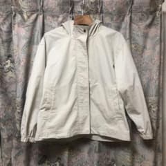 無印良品　マウンテンパーカー　ペールブラウンのサムネイル