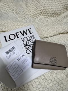 【最終値下げ】LOEWE アナグラム トライフォールド ウォレットのサムネイル