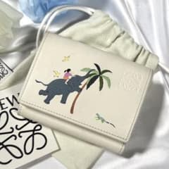 レア✨LOEWE ロエベ スナフジタ コラボ ホワイト　白 ゾウ アナグラム レア✨LOEWE ロエベ スナフジタ コラボ ホワイト 白 ゾウ アナグラム