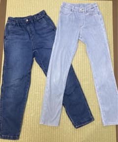 UNIQLO 150 デニムパンツ　2枚セットのサムネイル