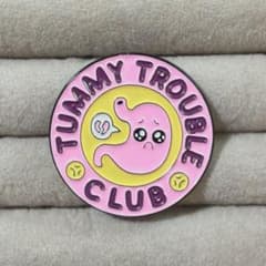 いよわ部　TUMMY TROUBLE CLUB ピンバッジのサムネイル