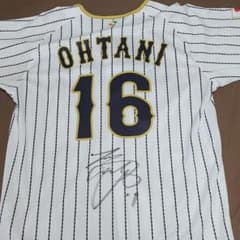 大谷選手直筆サイン入りユニフォームのサムネイル