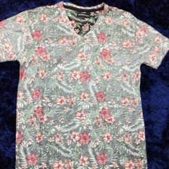 福沢諭吉様専用。花柄Tシャツ（美品）のサムネイル