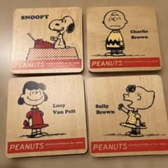 （値下げ）PEANUTS 1960年代キャラクター 木製　コースターセットのサムネイル