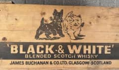 'BLACK & WHITE'BLENDED SCOTCH WHISKY 木箱のサムネイル