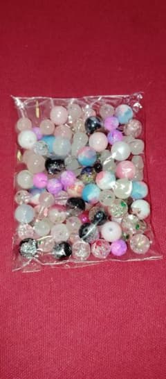 ガラスビーズ　　まとめ売りのサムネイル