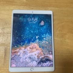 【マンボウ様用】iPad ro10.5 64GB docomo版オマケ付のサムネイル
