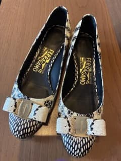 Ferragamo フェラガモ ヘビ柄パンプス　パイソン　4ハーフ　22センチ Ferragamo フェラガモ ヘビ柄パンプス パイソン 4ハーフ 22