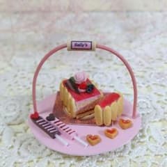 残り1セット♡バレンタイン♡苺のシャルロットケーキのサムネイル
