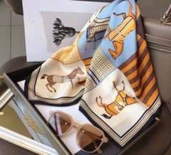 馬柄大判シルク100%スカーフ 正方形絹バンダナ 約65cm 上品 オシャレ