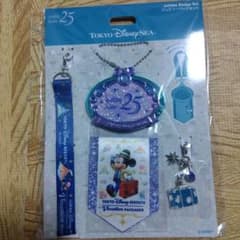 バケパ付録25周年ディズニーシージュビリーバッジセット - メルカリ
