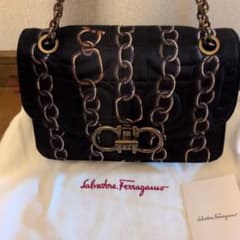 未使用　DFS購入　黒　ショルダー　フェラガモ　斜めがけ可　ガンチーニ　チェーン 未使用 DFS購入 黒 ショルダー フェラガモ 斜めがけ可 ガンチーニ