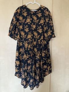 SHEIN CURVE 花柄トップス　4XLのサムネイル