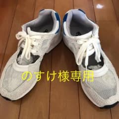 adidasスニーカーのサムネイル