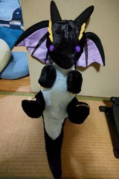 ウ*中様 ドラゴンのひゅルルン 超ウルトラBIG ぬいぐるみ 黒 - メルカリ