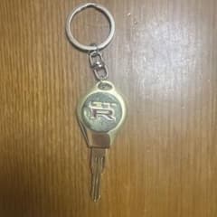 GT-R キーホルダー ゴールドカラーのサムネイル