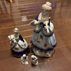 青と白の陶器人形セット - メルカリ