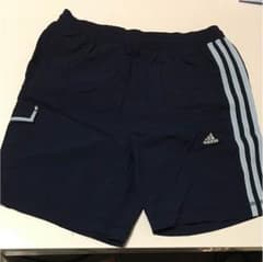 adidasのサムネイル