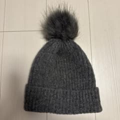 【美品】ZARAポンポンニットビーニーのサムネイル