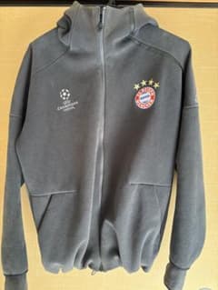 か*吉様 FCバイエルン・ミュンヘン UEFAチャンピオンズリーグ パーカー FCバイエルン・ミュンヘン UEFAチャンピオンズリーグ パーカー - メルカリ