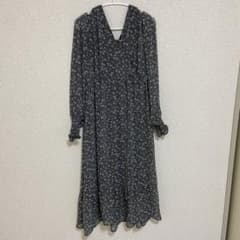 小花柄ワンピース