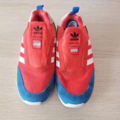 19センチ　adidas x LEGO コラボ スニーカー キッズのサムネイル