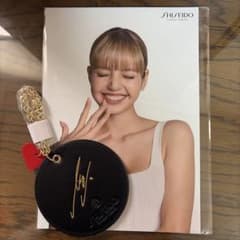 リサアンバサダー　SHISEIDO 丸型ミラー 黒 赤い巾着付きのサムネイル